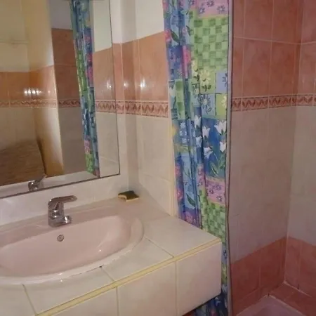 Appartement Hyères, 2 Pièces, 4 Personnes - Fr-1-335-75 *