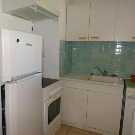 Hyères, 2 Pièces, 4 Personnes - Fr-1-335-75 Appartement Hyères